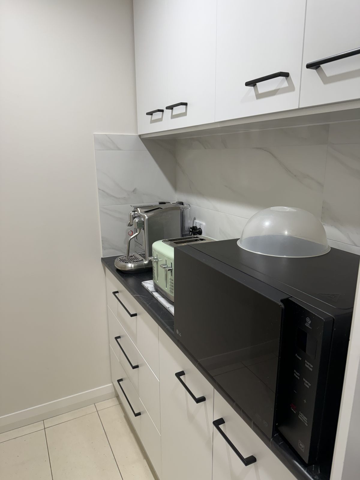 Kitchen corner detail with marble-look splashback